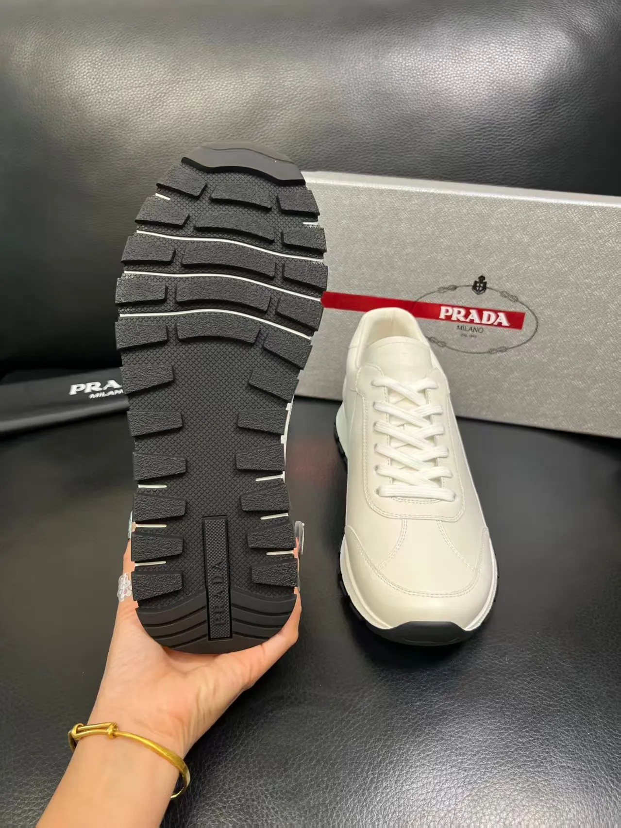 Factory price: 438💰Prada new men's leather sports shoes, the highest version on the market, any comparison is welcome🆚! The original leather has excellent texture and is super high-end! Fetal sheep net lining imported from Italy, removable pad! Luxurious materials and fine workmanship, highly recommended! Code number: 38-44, customized 45